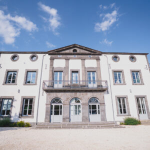 Les bureaux Meda Réalisation, un espace de travail pensé pour le confort et l’efficacité de notre équipe.