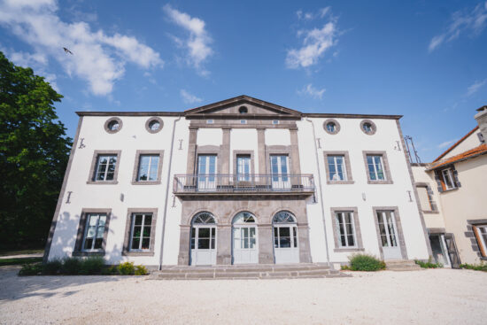 Les bureaux Meda Réalisation, un espace de travail pensé pour le confort et l’efficacité de notre équipe.